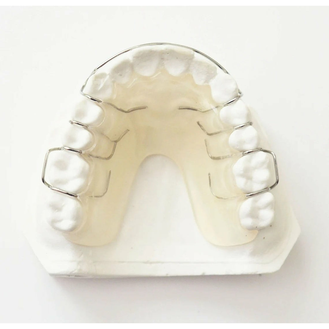 "Perfectly Customized Hawley Retainers Online – Tailored for Your Smile"